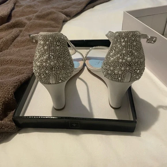 Beautiful formal/wedding wedges - Picture 2 of 4